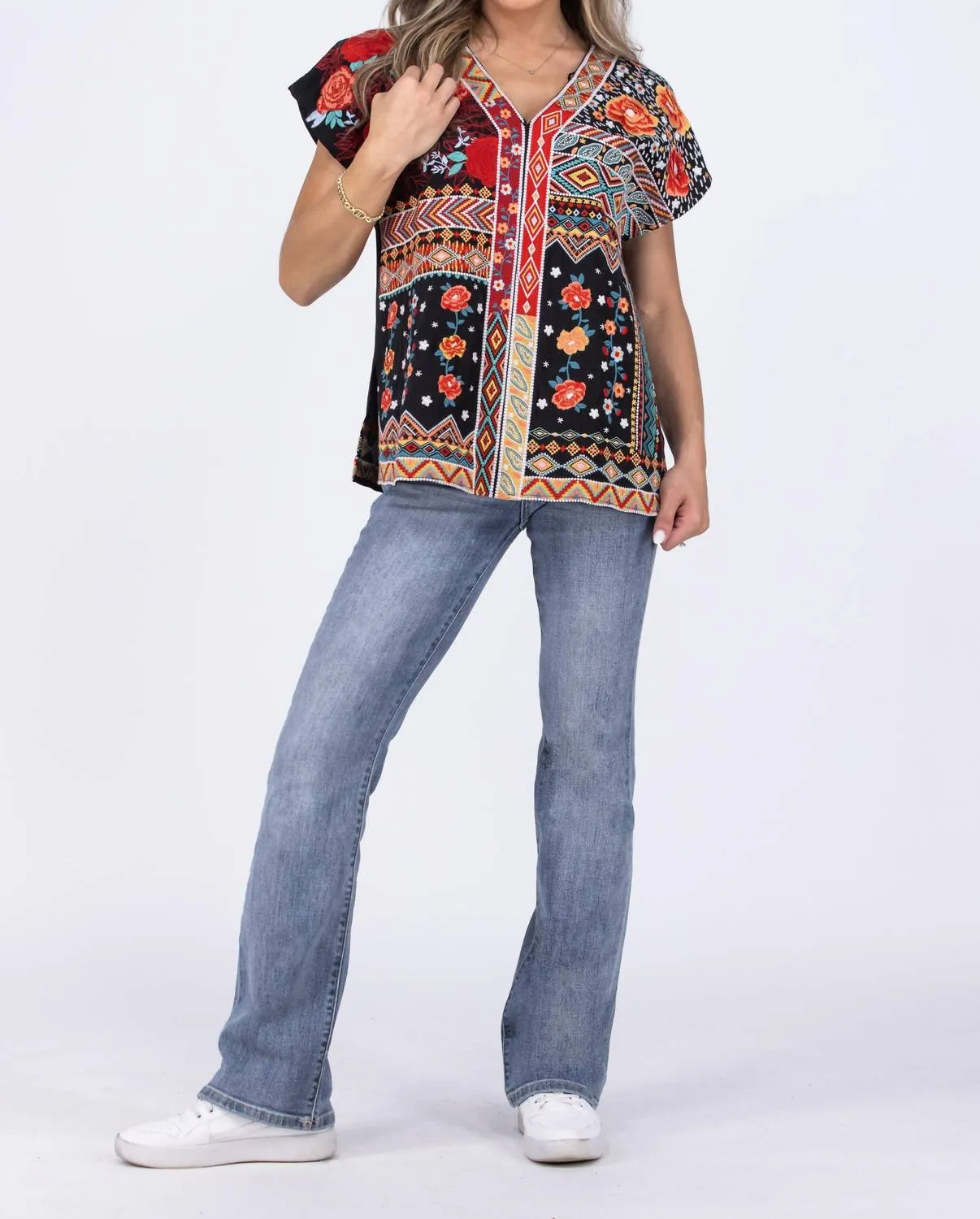 Andree By Unit - Bold Embroidered Short Sleeve Top