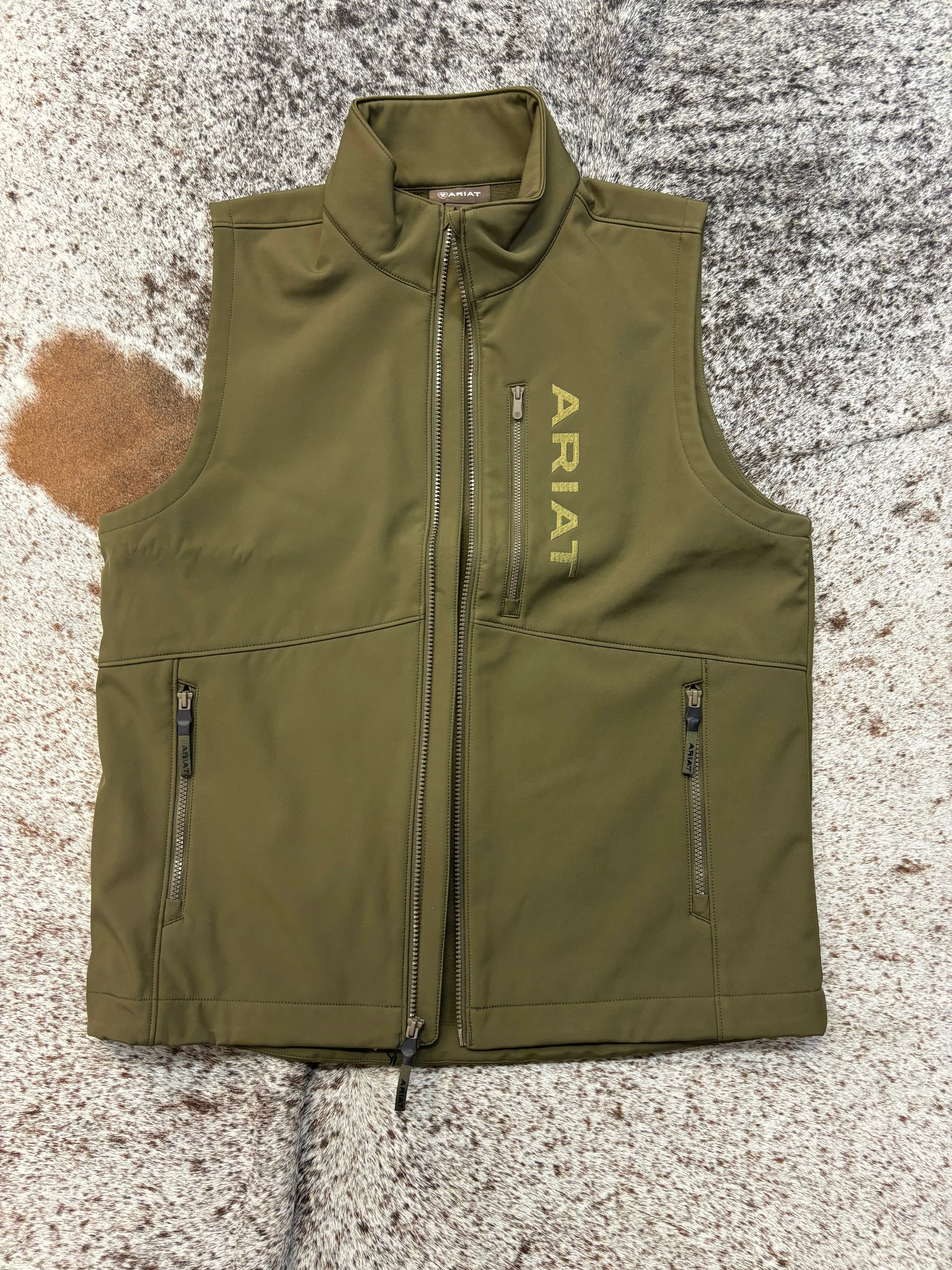 ARIAT MENS LOGAN SOFTSHELL VEST BEECH